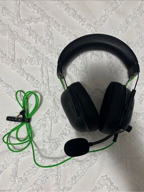 Razor Black Over-Ear Headphones with Mic and Cable